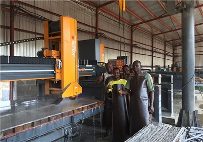 SQC-450/600/700红外線(xiàn)桥式切石机 (滑板式)